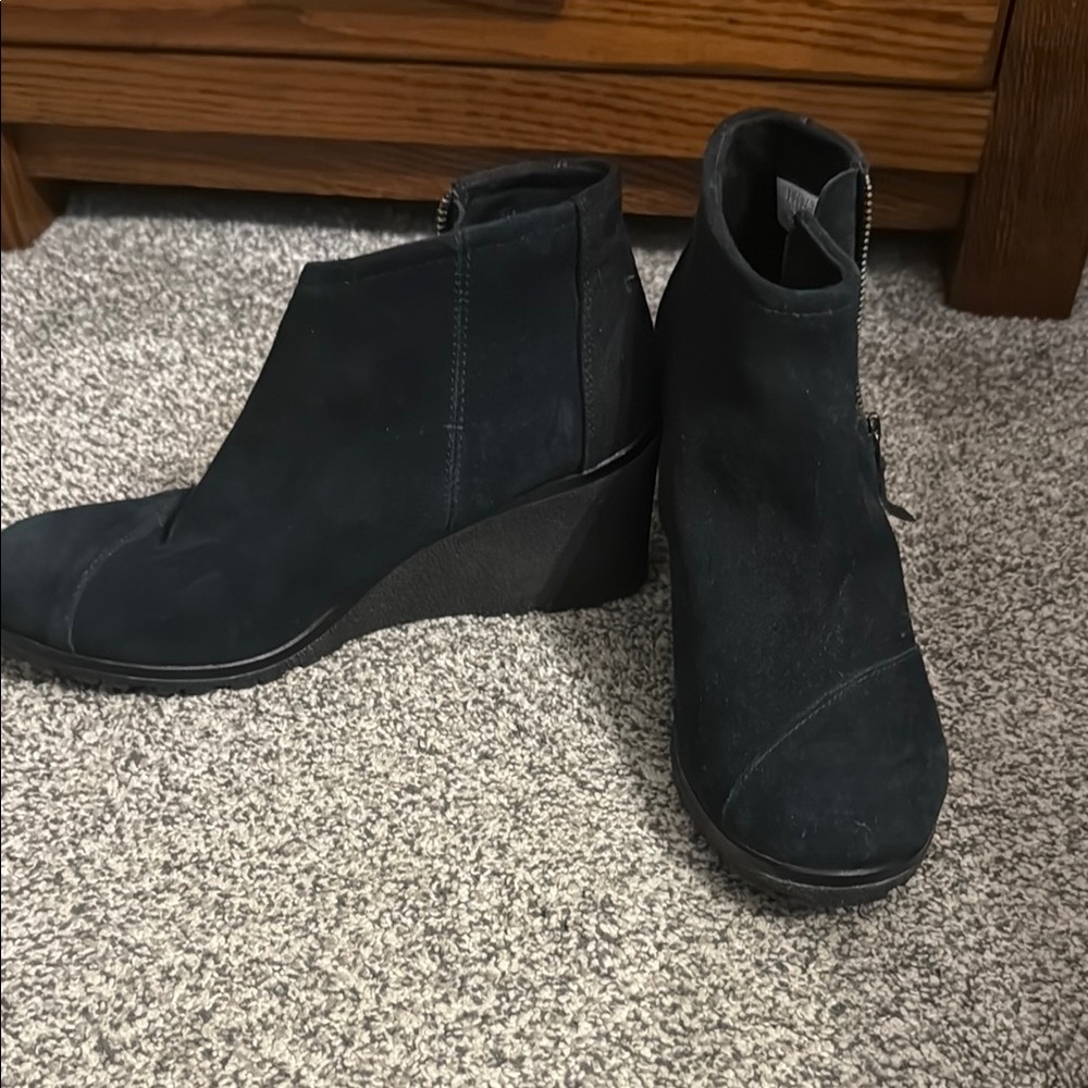 Toms Black Ankle Booties with Elastic Panels and Block Heel